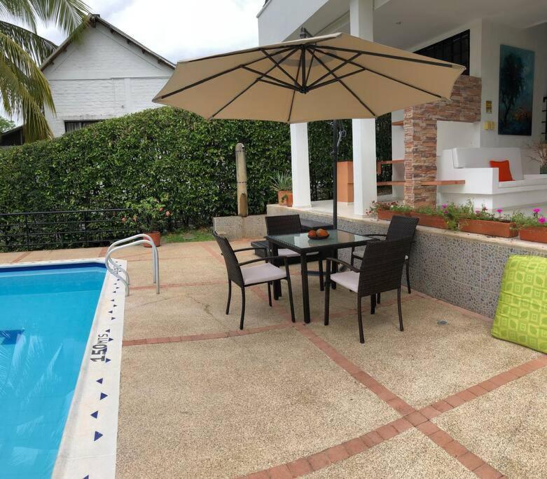 Amazing House Private Swimming Pool & Air Conditioner Villa Melgar
