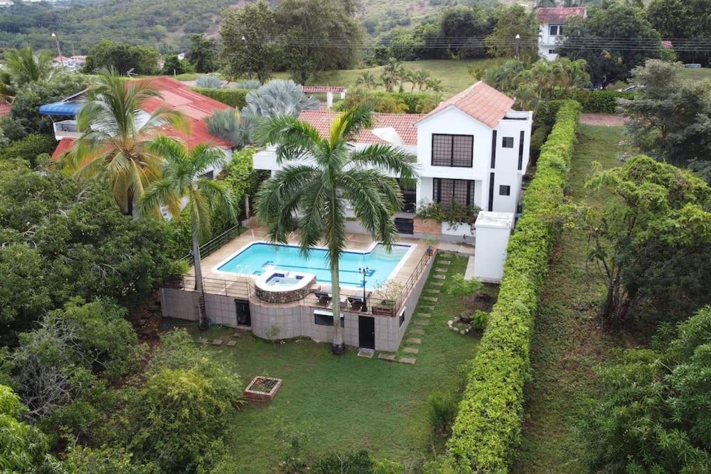 Amazing House Private Swimming Pool & Air Conditioner Villa Melgar