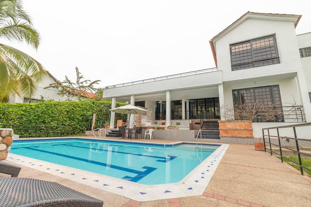Amazing House Private Swimming Pool & Air Conditioner Melgar