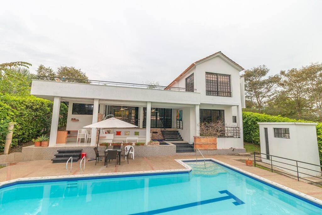 Amazing House Private Swimming Pool & Air Conditioner Melgar