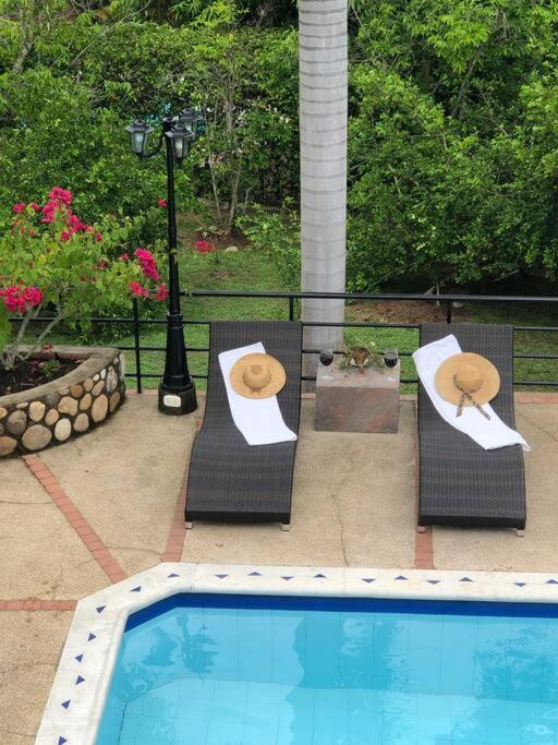 Amazing House Private Swimming Pool & Air Conditioner Villa Melgar